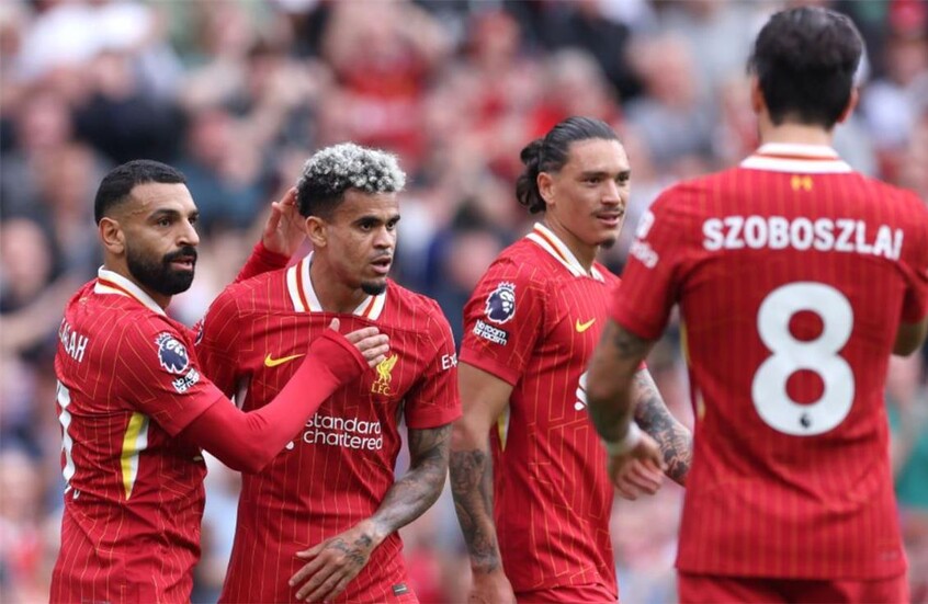 Which Liverpool player is Barcelona seeking to sign?